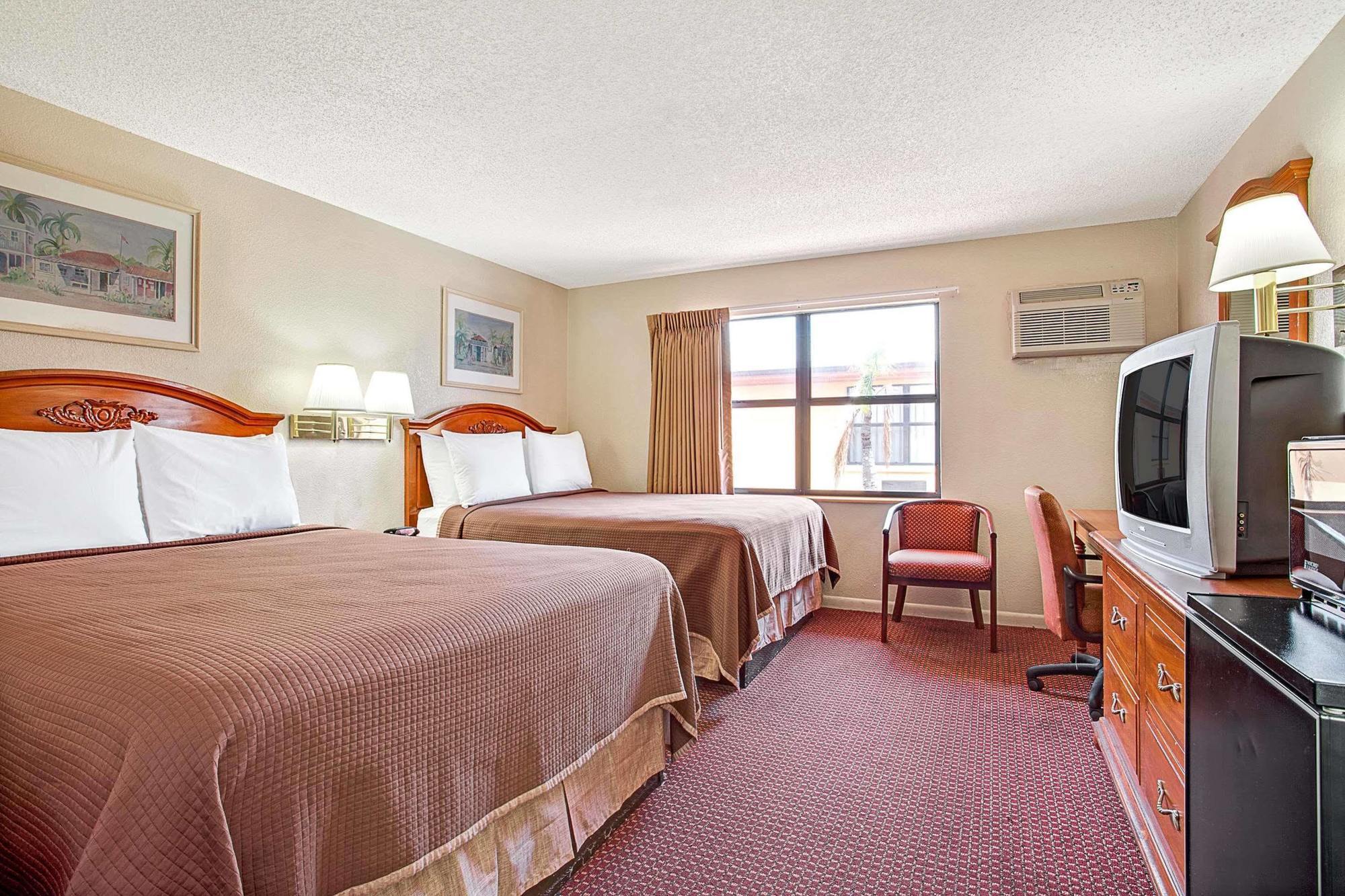 Airport Inn Tampa Esterno foto